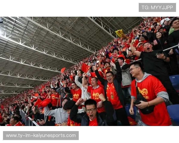 国足中场配合默契，创造力持续提升，中国足球配合